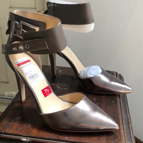 Marc Fisher Matte Silver heels - Picture 2 of 5